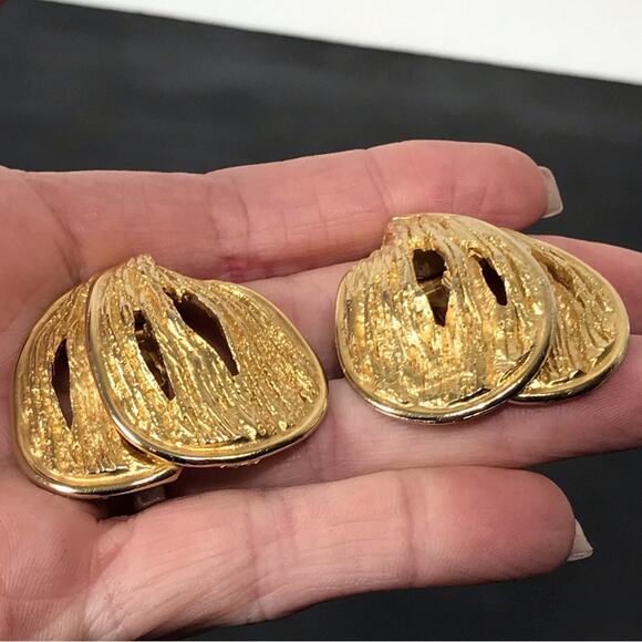 Vintage Signed Craft Runway Oversized Brutalist Textured Gold Clip On Earrings - Picture 10 of 16